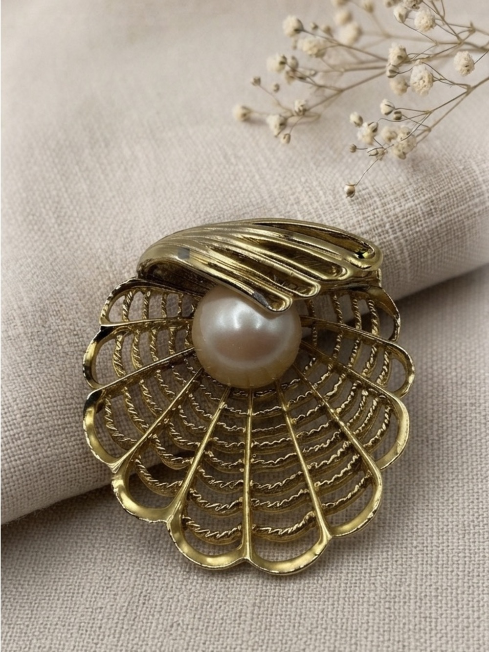 Vintage Gerry’s Gold Tone Openwork Clam Shell & Pearl Brooch